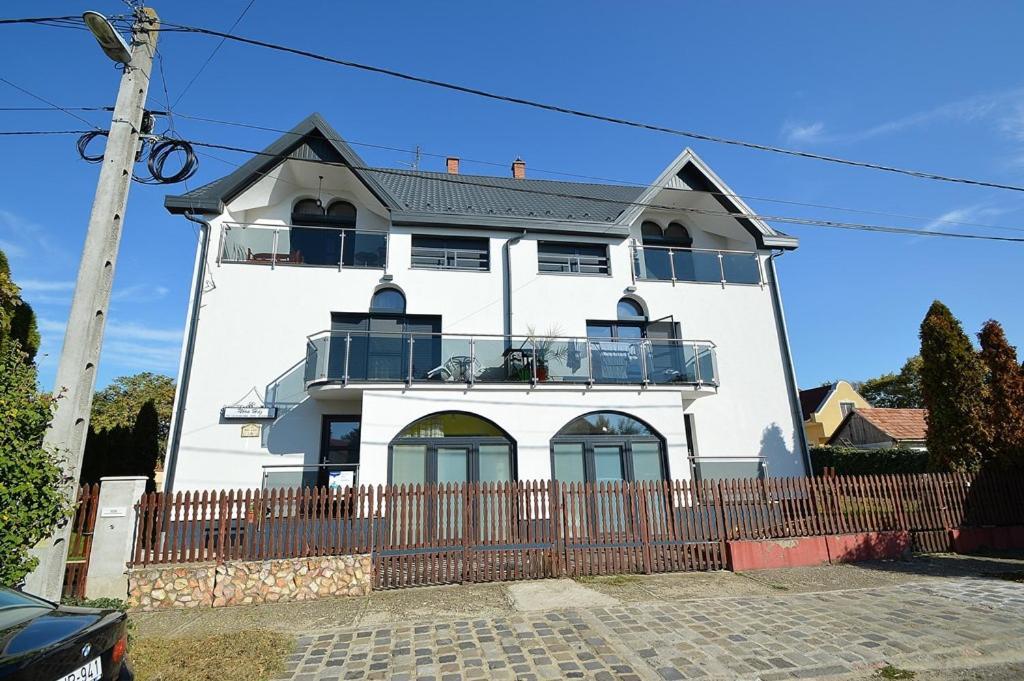 Nora Haz Hajduszoboszlo Hotel Bagian luar foto